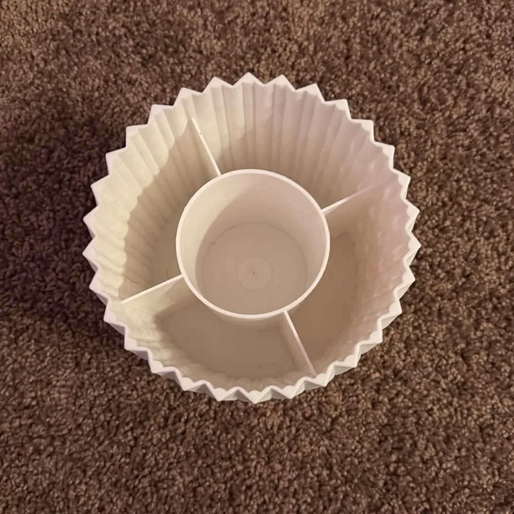 Spinning makeup brush holder